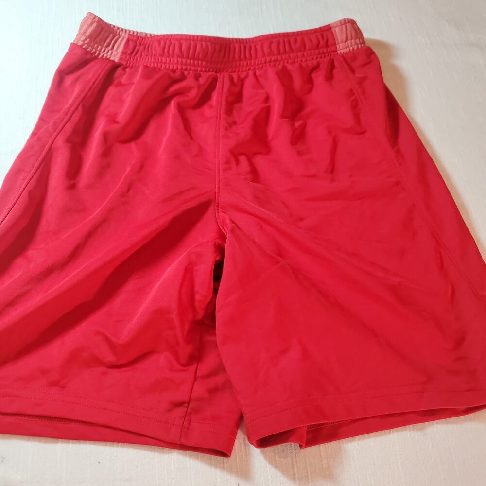 Under Armour Shorts Boys Size LG | Red